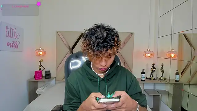 Snapshot of Anyelo_Twink chatting on 20, 6, 2026 Anyelo Twink online show from 20, 6, 2026