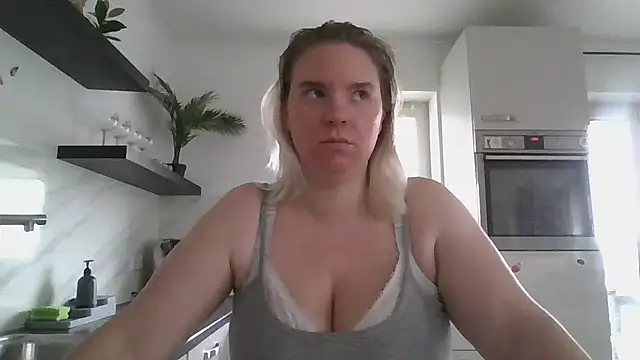 MinchenBienchen98 online show from 14, 3, 2026