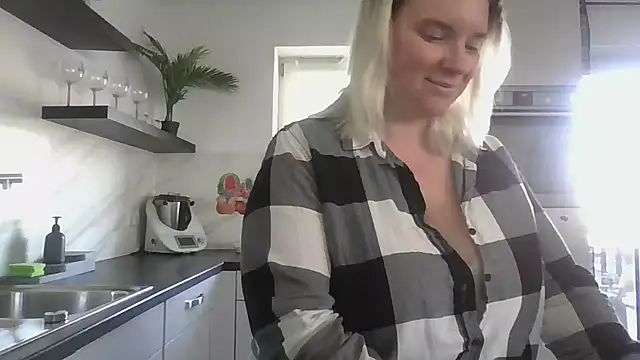 MinchenBienchen98 online show from 26, 3, 2026