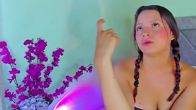 Britanny77 online show from 9, 4, 2026