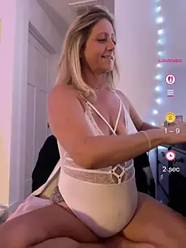 FoxyMillie online show from 21, 6, 2026