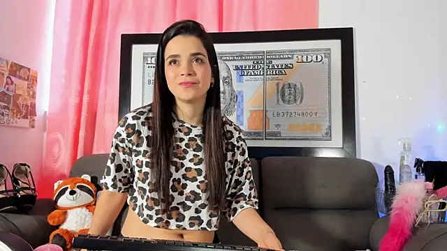 LucianaMoreau online show from 8, 4, 2026