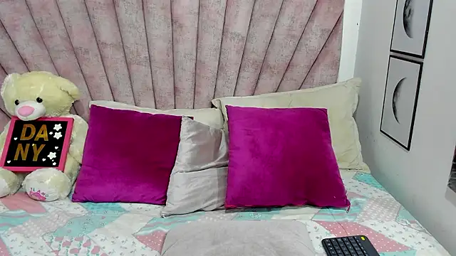 Snapshot of danibellucii_ chatting on 25, 2, 2026 danibellucii online show from 25, 2, 2026