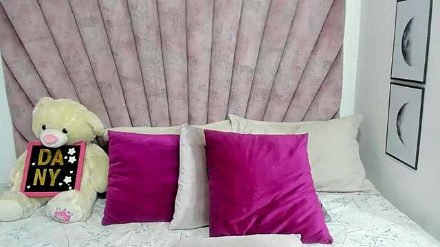 danibellucii  online show from 12, 4, 2026