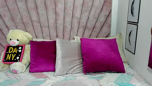 Snapshot of danibellucii_ chatting on 28, 2, 2026 danibellucii online show from 28, 2, 2026