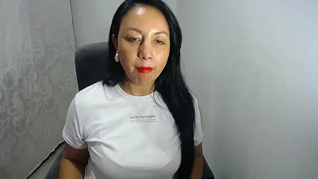 soyElena46 online show from 25, 4, 2026