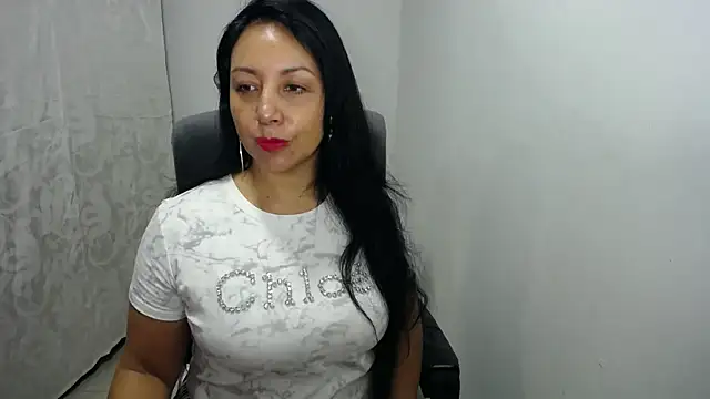 soyElena46 online show from 28, 4, 2026