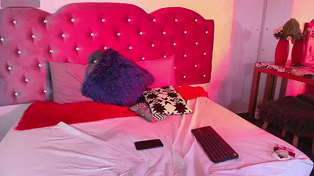 emily clarkk  online show from 13, 1, 2026