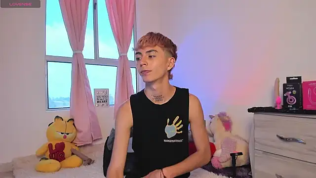 Maiky Cooper01 online show from 11, 2, 2026