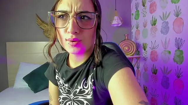 emma hiltonn  online show from 11, 3, 2026