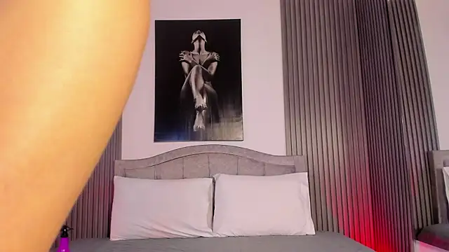 Naia-Nore online show from 8, 4, 2026