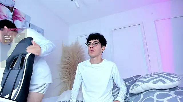 Snapshot of ian_and_austin chatting on 13, 1, 2026 ian and austin online show from 13, 1, 2026