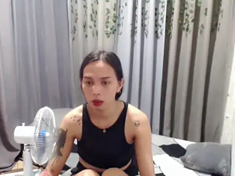 LOVELYMAYUMIE online show from 18, 12, 2024