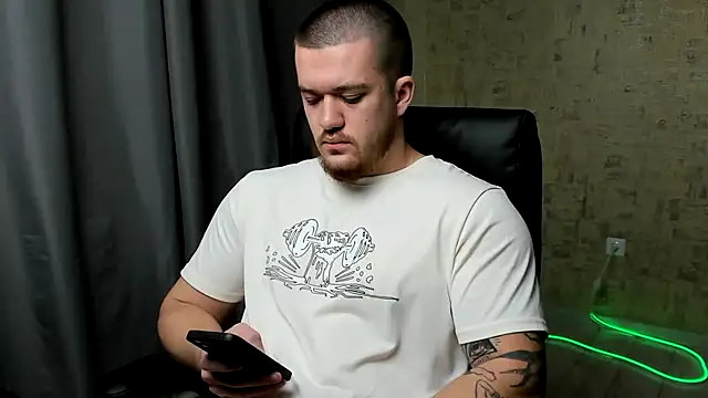 Snapshot of Well_boy chatting on 13, 2, 2026 Well boy online show from 13, 2, 2026