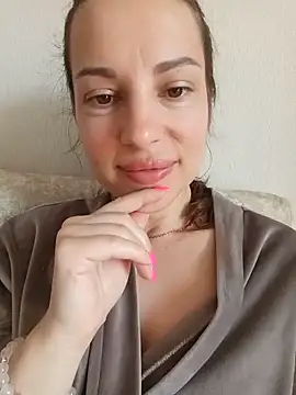Snapshot of She-Moon chatting on 17, 6, 2026 She-Moon online show from 17, 6, 2026