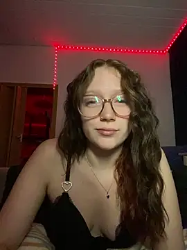 YoungLisaa18 online show from 24, 2, 2026