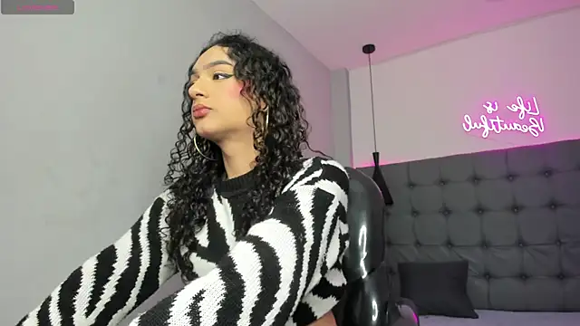 Snapshot of scarletcherry18 chatting on 3, 7, 2026 scarletcherry18 online show from 3, 7, 2026