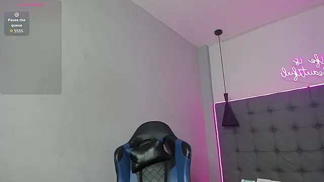 scarletcherry18 online show from 17, 4, 2026