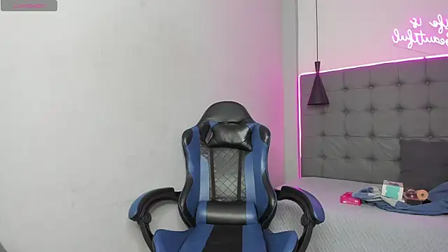 scarletcherry18 online show from 4, 5, 2026