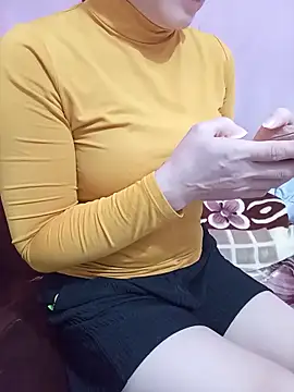 Snapshot of Phoebe-e chatting on 5, 2, 2026 Phoebe-e online show from 5, 2, 2026