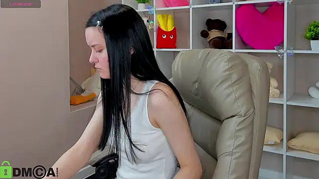 Snapshot of Kessi_Millisis chatting on 3, 2, 2026 Kessi Millisis online show from 3, 2, 2026