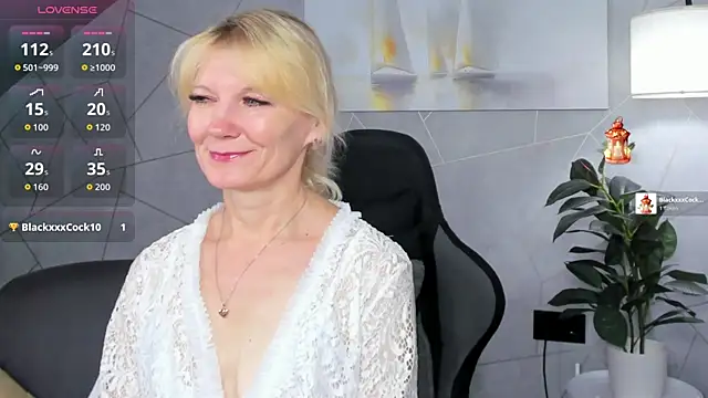 Snapshot of Julie_Lucas chatting on 2, 7, 2026 Julie Lucas online show from 2, 7, 2026