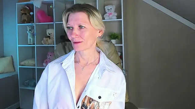 Julie Lucas online show from 12, 3, 2026