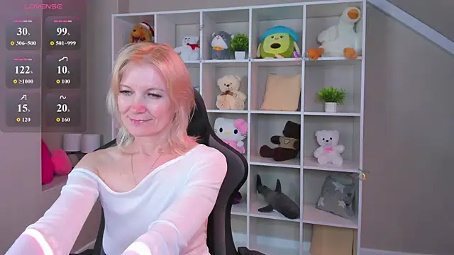 Snapshot of Julie_Lucas chatting on 14, 7, 2026 Julie Lucas online show from 14, 7, 2026