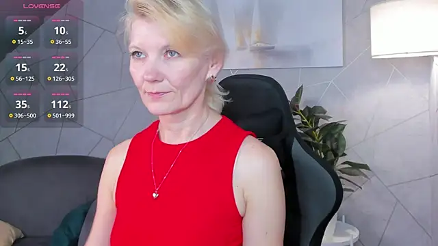 Snapshot of Julie_Lucas chatting on 22, 6, 2026 Julie Lucas online show from 22, 6, 2026
