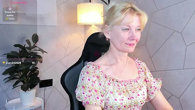 Julie Lucas online show from 2, 6, 2026