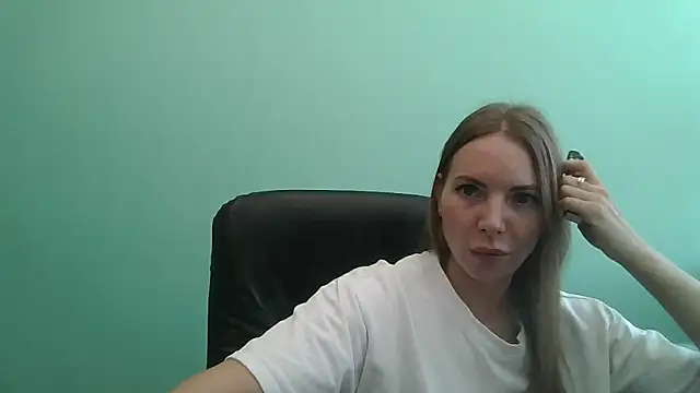 Snapshot of Valyssa chatting on 23, 6, 2026 Valyssa online show from 23, 6, 2026