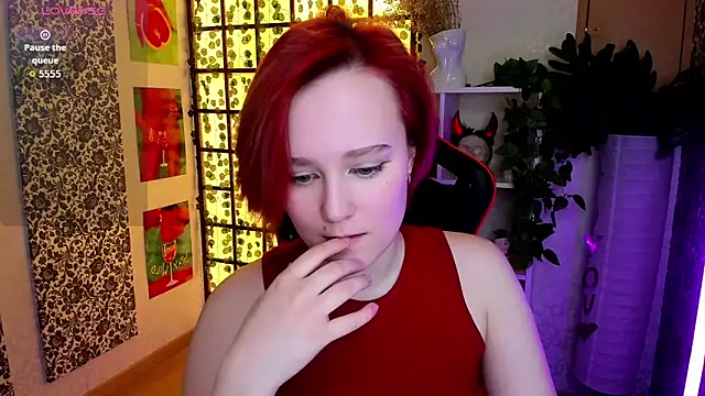 Ellie Heavenly online show from 18, 4, 2026