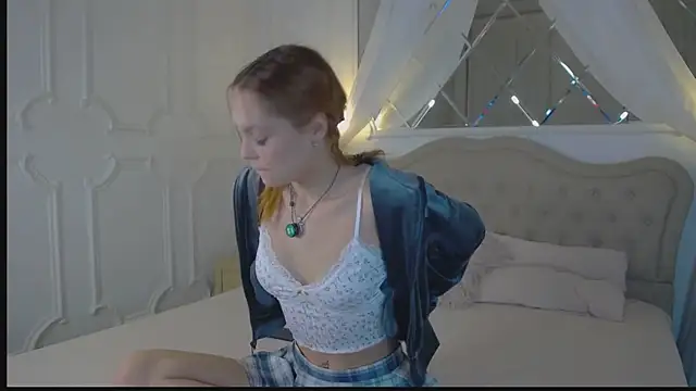 Snapshot of AvaLarson chatting on 4, 2, 2026 AvaLarson online show from 4, 2, 2026