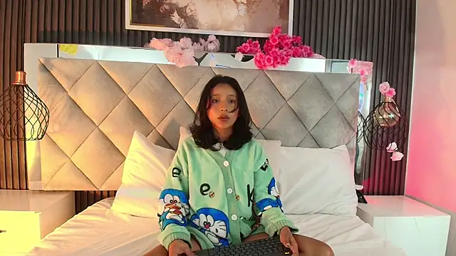 Real virgin Pussy online show from 13, 5, 2026