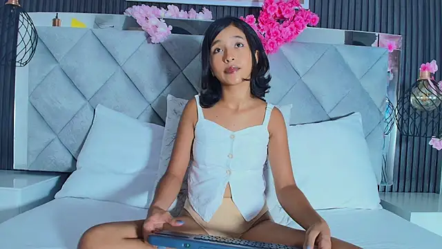 Real virgin Pussy online show from 27, 4, 2026