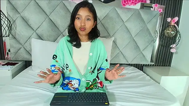 Real virgin Pussy online show from 26, 5, 2026