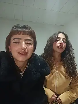 AlexxaAndRileyy online show from 16, 4, 2026