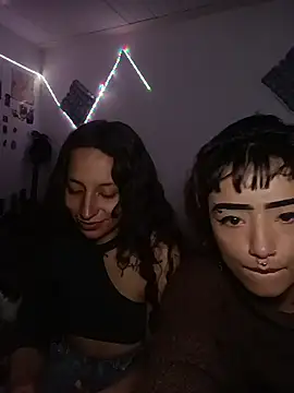 Snapshot of AlexxaAndRileyy chatting on 14, 7, 2026 AlexxaAndRileyy online show from 14, 7, 2026