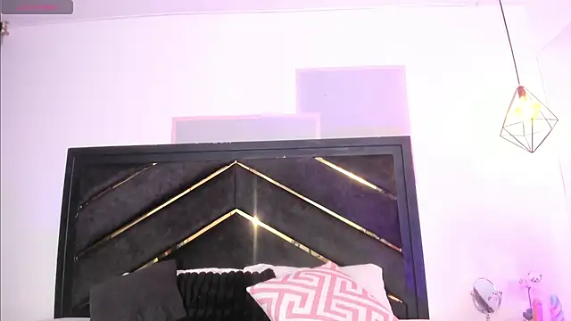 april jones05 online show from 17, 4, 2026