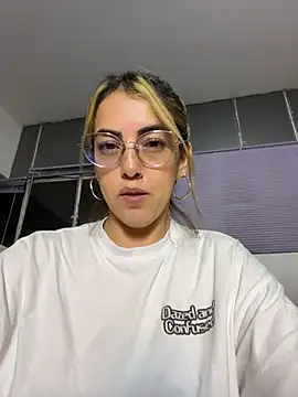 Snapshot of Paulinaa_bella chatting on 12, 2, 2026 Paulinaa bella online show from 12, 2, 2026