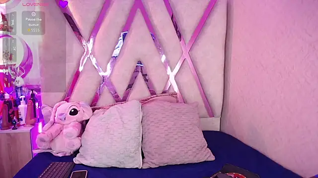 Madyson Hill online show from 30, 4, 2026