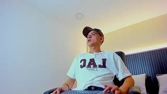 James cute18 online show from 15, 1, 2026