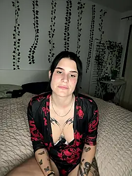 julieeeeee75 online show from 13, 1, 2026