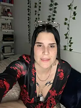 julieeeeee75 online show from 13, 1, 2026