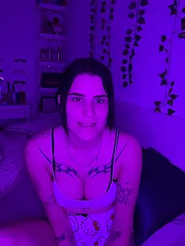 julieeeeee75 online show from 15, 1, 2026