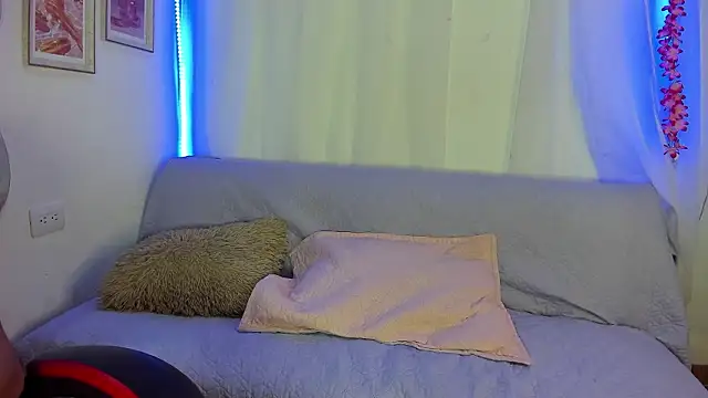 Zara Foxxx  online show from 7, 2, 2026