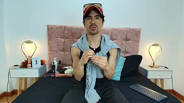 Ethan Briggs  online show from 17, 4, 2026