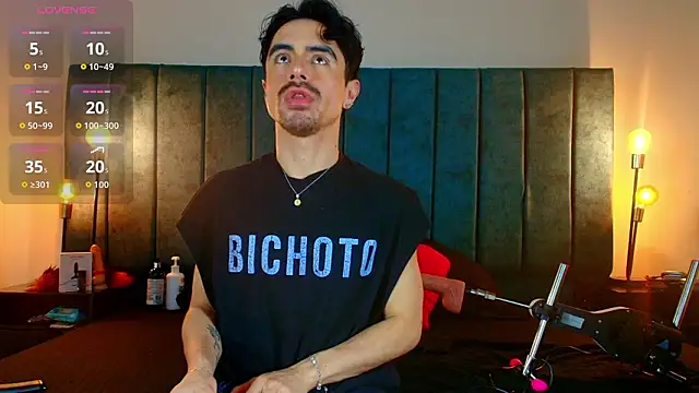 Ethan Briggs  online show from 25, 3, 2026