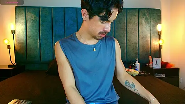 Ethan Briggs  online show from 24, 4, 2026