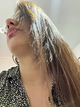 Snapshot of Pretty__Milf chatting on 15, 7, 2026 Pretty Milf online show from 15, 7, 2026
